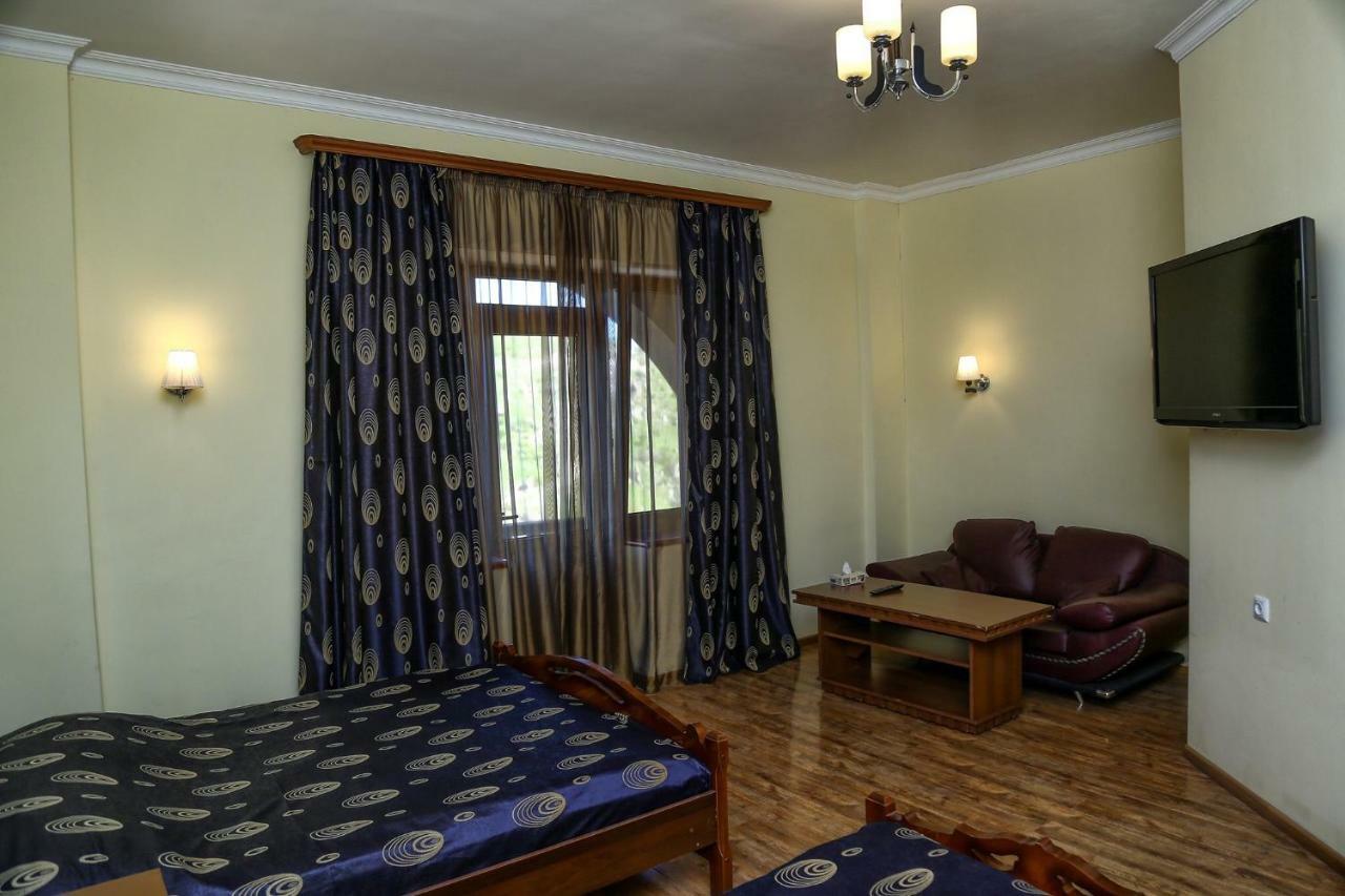 Lara Hotel Goris Ngoại thất bức ảnh