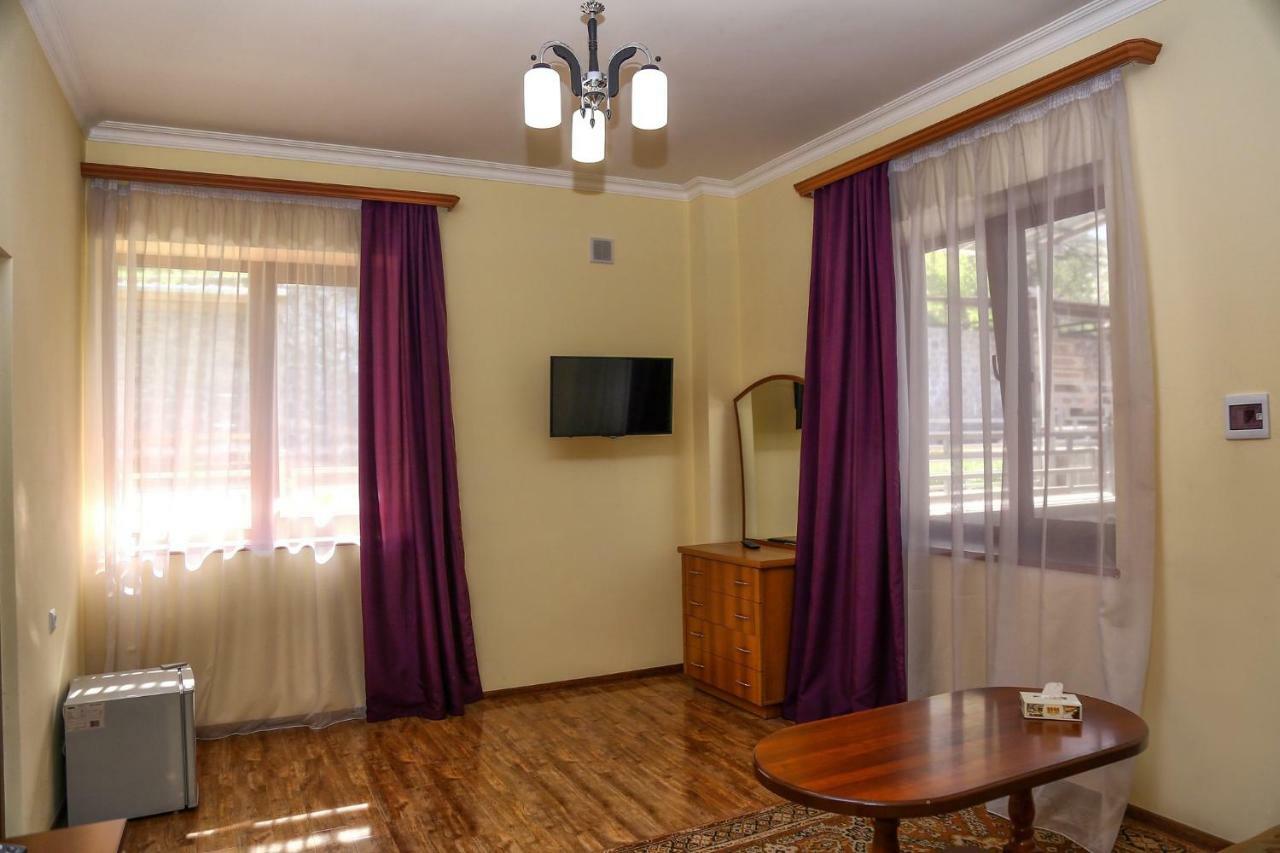 Lara Hotel Goris Ngoại thất bức ảnh