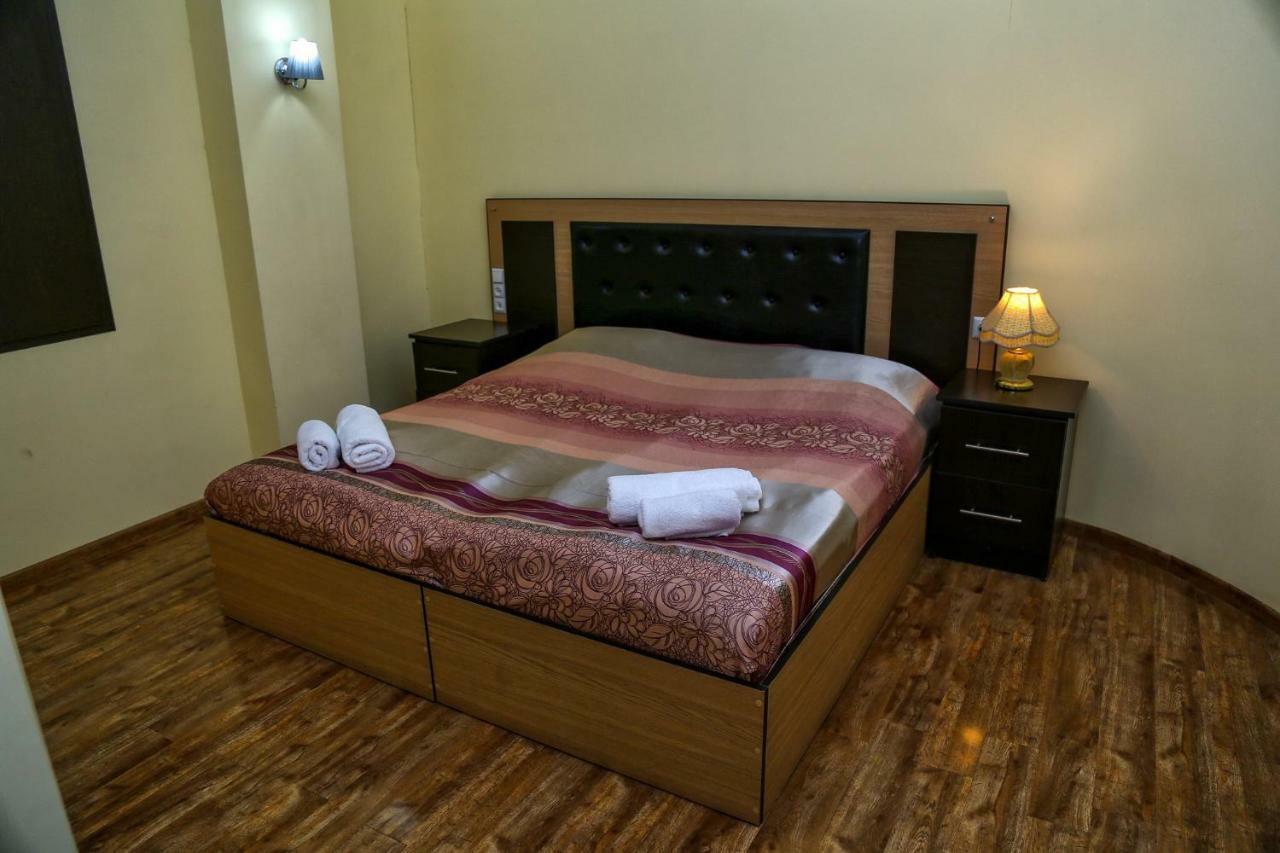 Lara Hotel Goris Ngoại thất bức ảnh